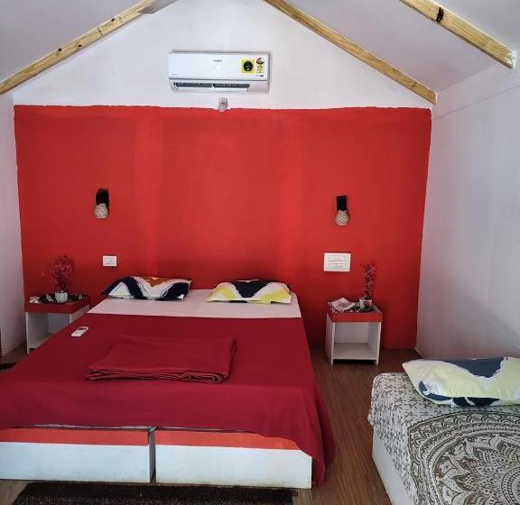 חדר משפחתי, Tides By Tb