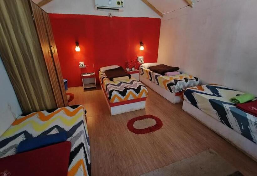 חדר משפחתי, Tides By Tb