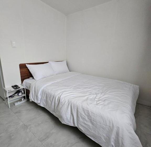 Cameră Standard, Anjin2ne