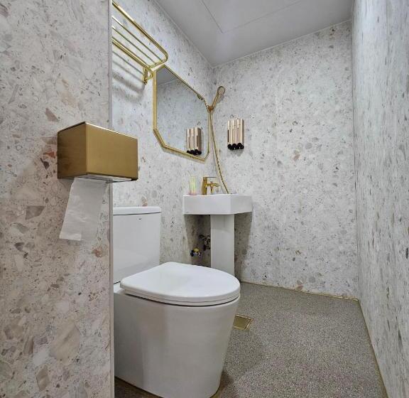 Cameră Standard, Anjin2ne