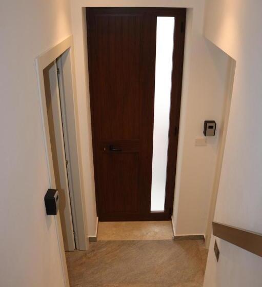 デラックスルーム, Allumaro House