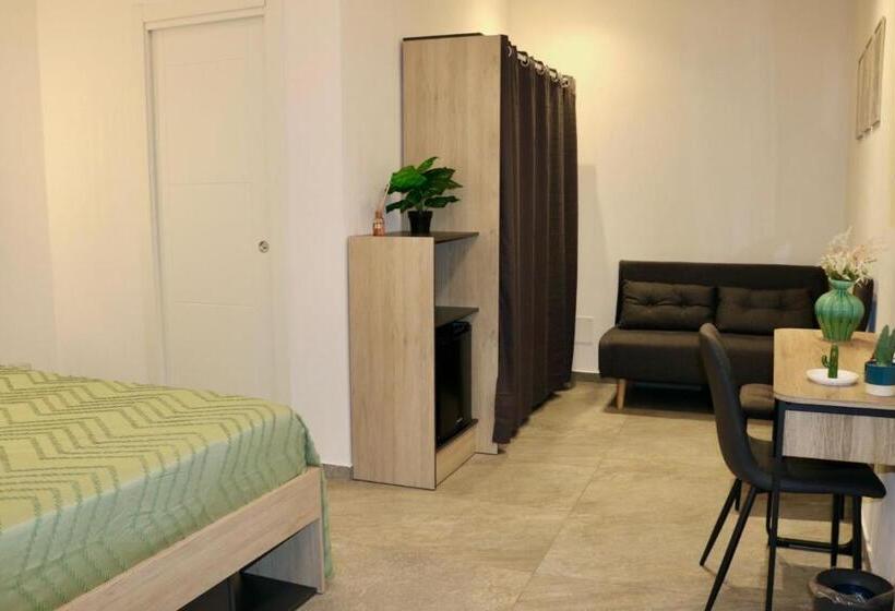 デラックスルーム, Allumaro House