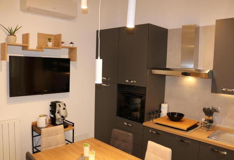 バルコニー付きデラックスルーム, Allumaro House