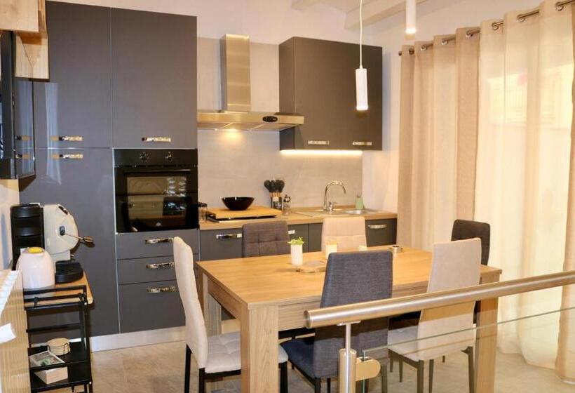 バルコニー付きデラックスルーム, Allumaro House