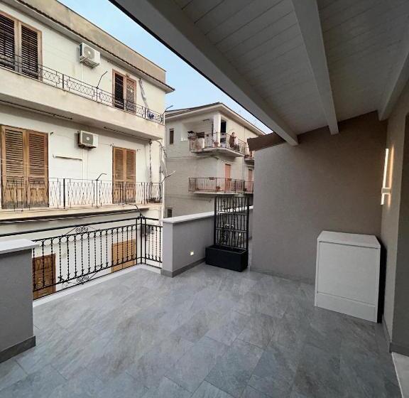 バルコニー付きデラックスルーム, Allumaro House