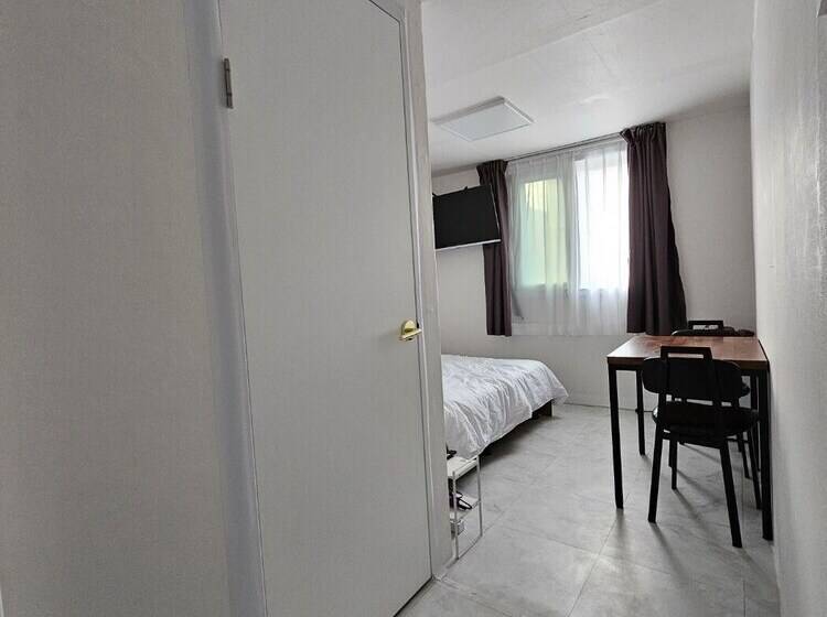 Cameră Standard, Anjin2ne