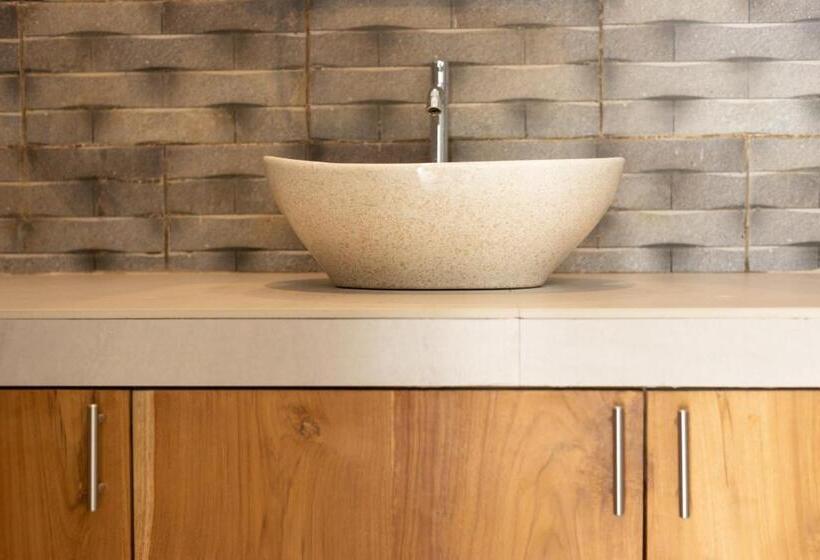 标准间带阳台, D`arka Guesthouse