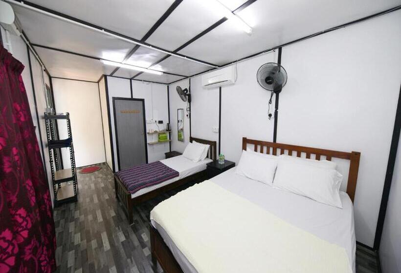 スーペリアースイート, Oyo 90960 Rajawali D Cabin Chalet Roomstay