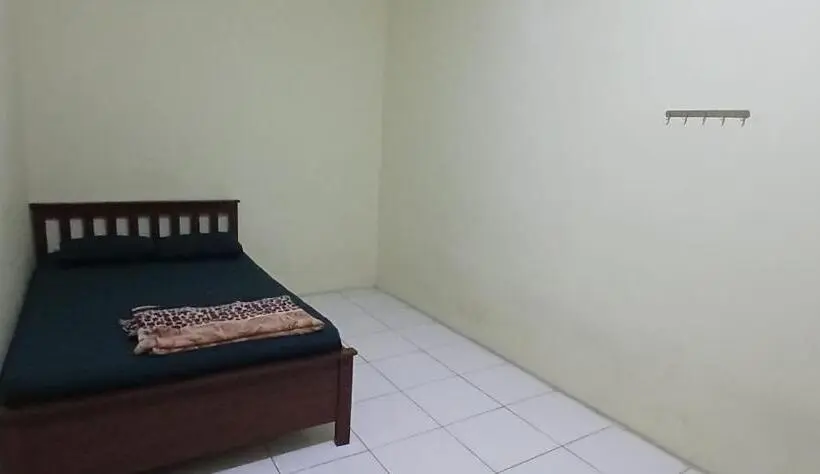 キングサイズベッドのデラックスルーム, Oyo 93861 Adinda Guest House Syariah