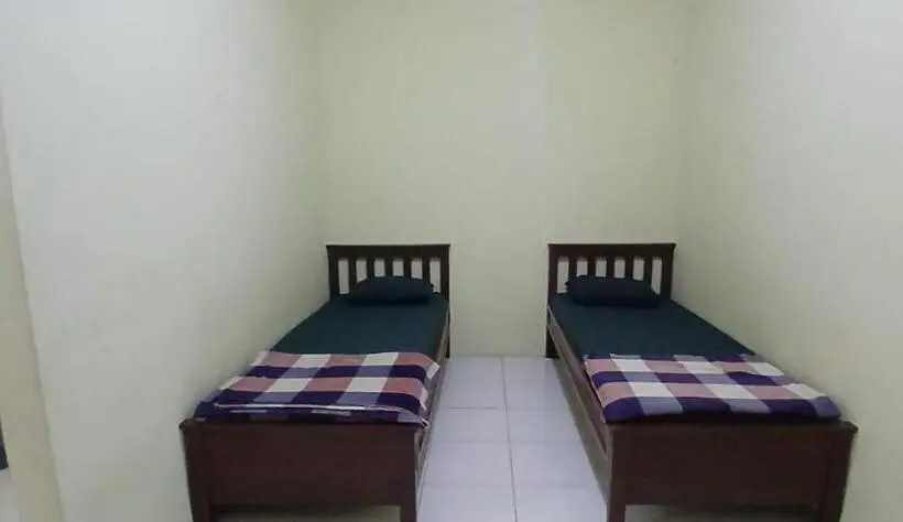 エコノミールーム, Oyo 93861 Adinda Guest House Syariah