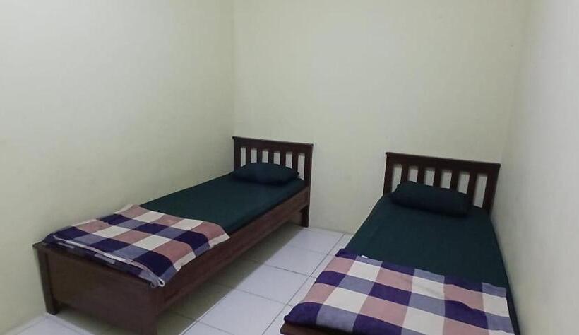 Номер Economy, Oyo 93861 Adinda Guest House Syariah