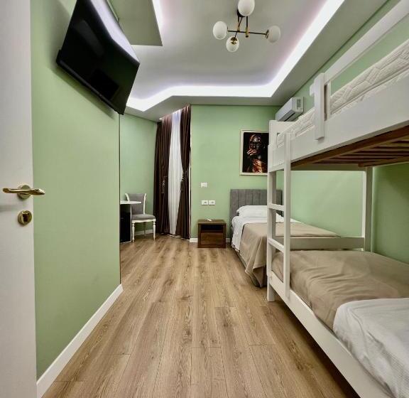 غرفة قياسية ثلاثية مزودة بشرفة, Spiranca Luxury Suites