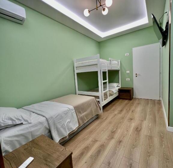 غرفة قياسية ثلاثية مزودة بشرفة, Spiranca Luxury Suites