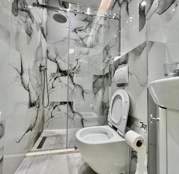 غرفة قياسية ثلاثية مزودة بشرفة, Spiranca Luxury Suites