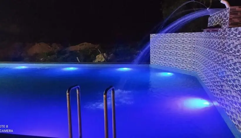 デラックスルーム, Dandeli Kali River Stay
