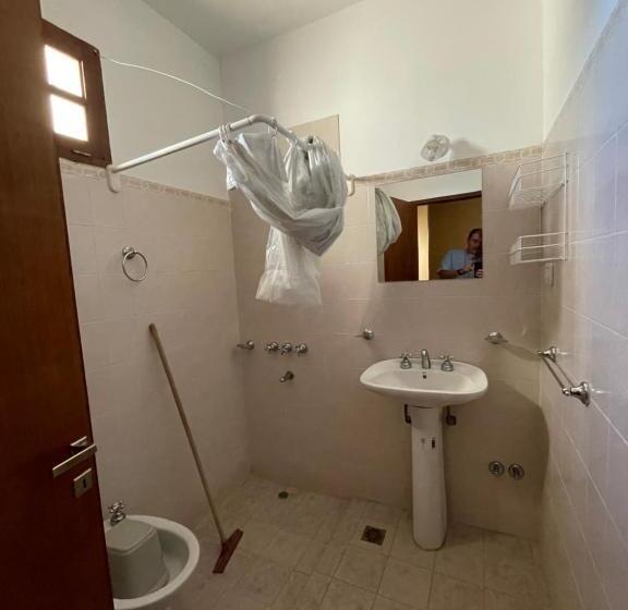 이코노미 쿼드러플룸(공용 화장실), Casa De Retiros Virgen De Guadalupe, Finca La Soledad. Bodega Prelatura