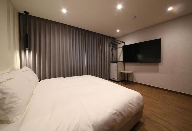 スタンダードルーム, The One