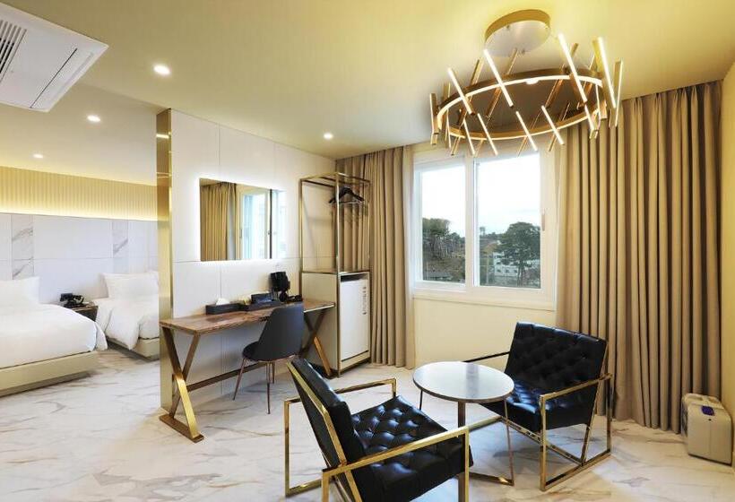 エクゼクティブスイート, The One