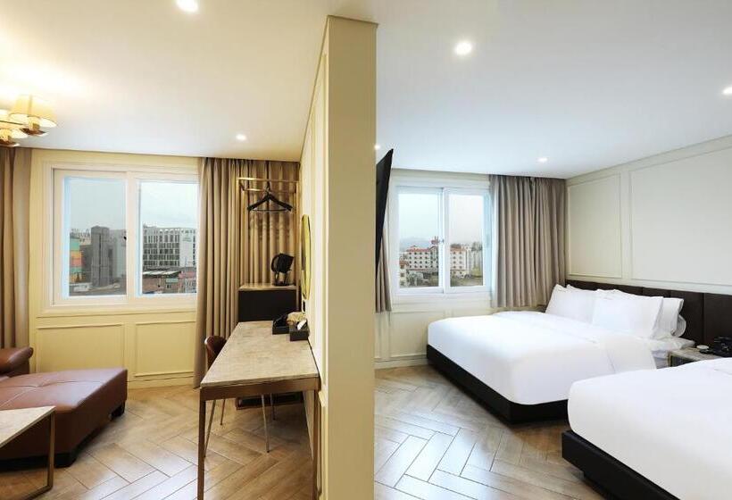 エクゼクティブスイート, The One