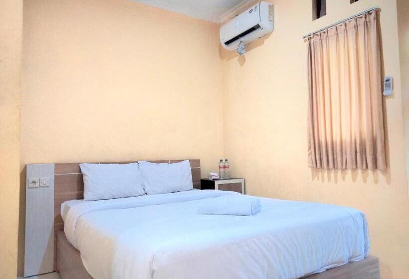 Standard Szoba, Wisma Mutiara Near Alun Alun Demak Mitra Reddoorz