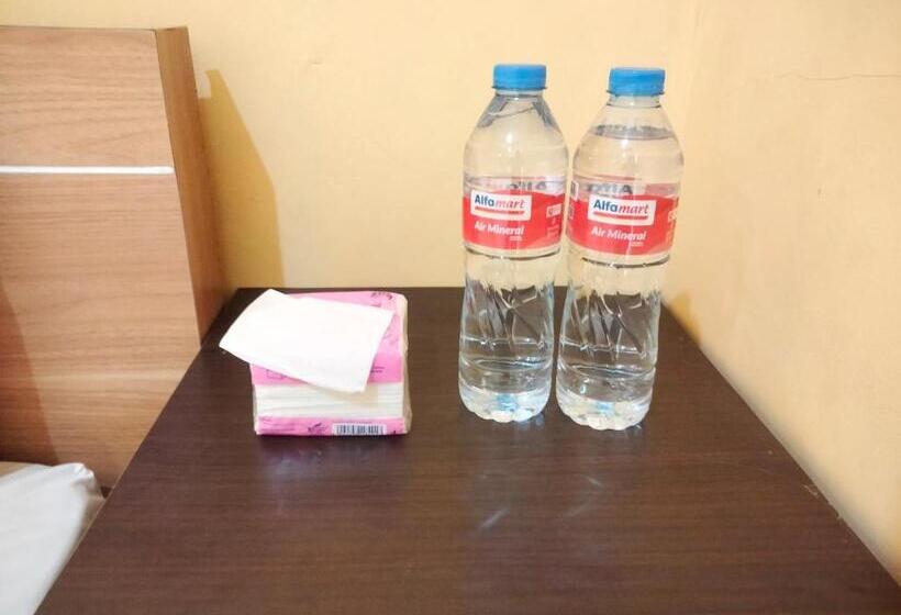 Standard Szoba, Wisma Mutiara Near Alun Alun Demak Mitra Reddoorz