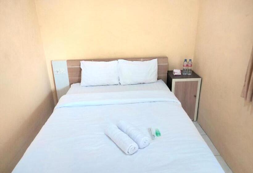 Standard Szoba, Wisma Mutiara Near Alun Alun Demak Mitra Reddoorz