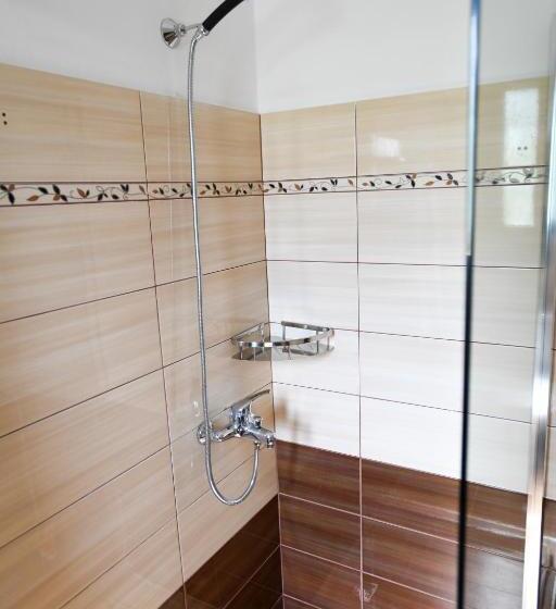 اتاق استاندارد سه تخته با بالکن, Villa Solitude