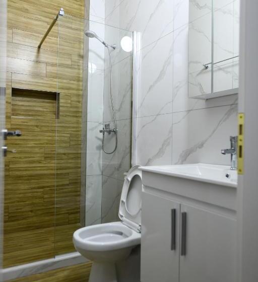 اتاق استاندارد سه نفره, Villa Solitude