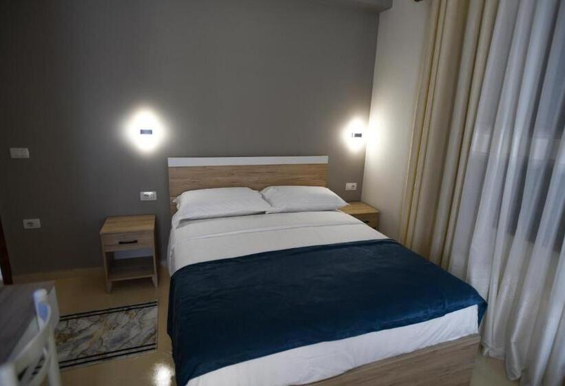 اتاق استاندارد سه نفره, Villa Solitude