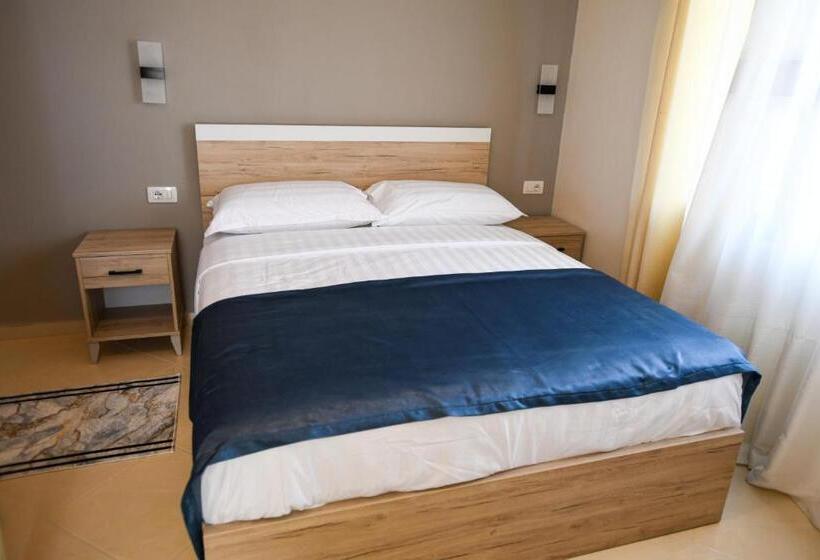 اتاق استاندارد سه نفره, Villa Solitude