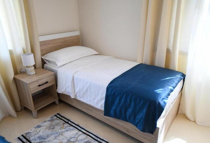 اتاق استاندارد سه نفره, Villa Solitude