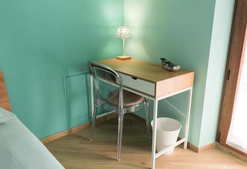 غرفة قياسية مزوَّدة بشُرفة, B&b Casa V Ale