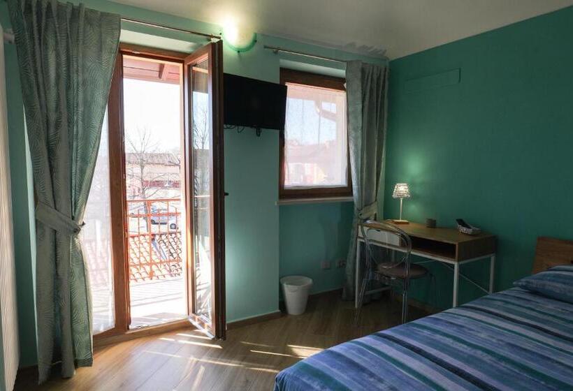 غرفة قياسية مزوَّدة بشُرفة, B&b Casa V Ale