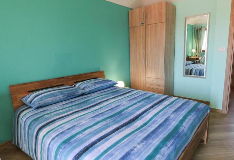 غرفة قياسية مزوَّدة بشُرفة, B&b Casa V Ale