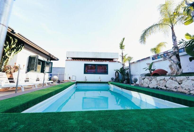 ویلای یک اتاق خوابه با استخر شنا, Villa Courrier