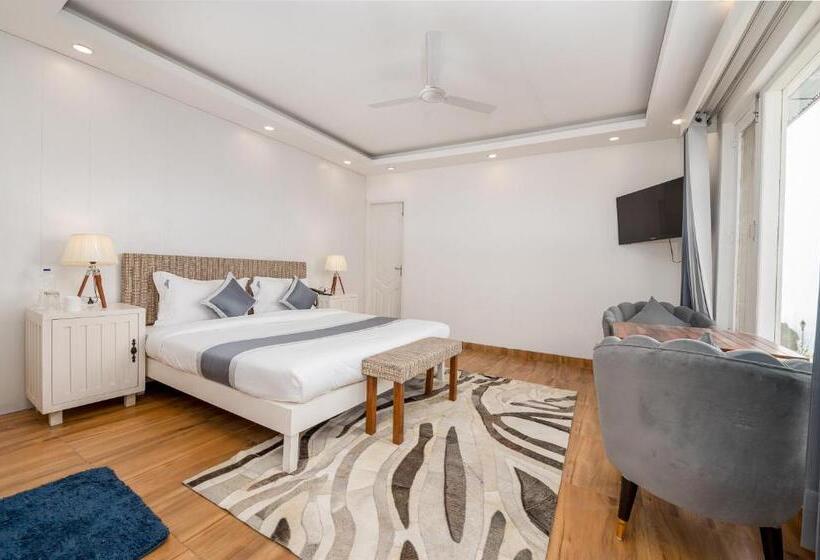 اتاق لوکس با تخت بزرگ, White House Mussoorie