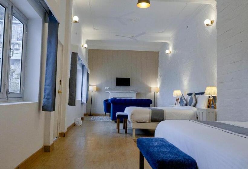 اتاق خانوادگی با چشم‌انداز کوه, White House Mussoorie