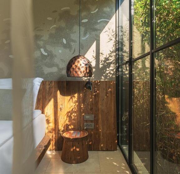 جناح جونيور, Yazz Collective