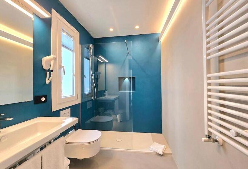 高级大房间, A&a Rooms