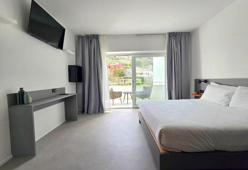 高级大房间, A&a Rooms