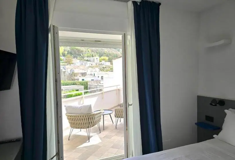 اتاق استاندارد, A&a Rooms