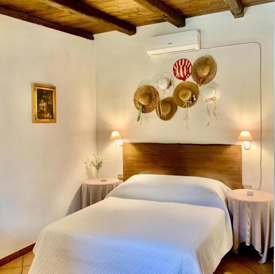 اتاق استاندارد سه نفره, Country House