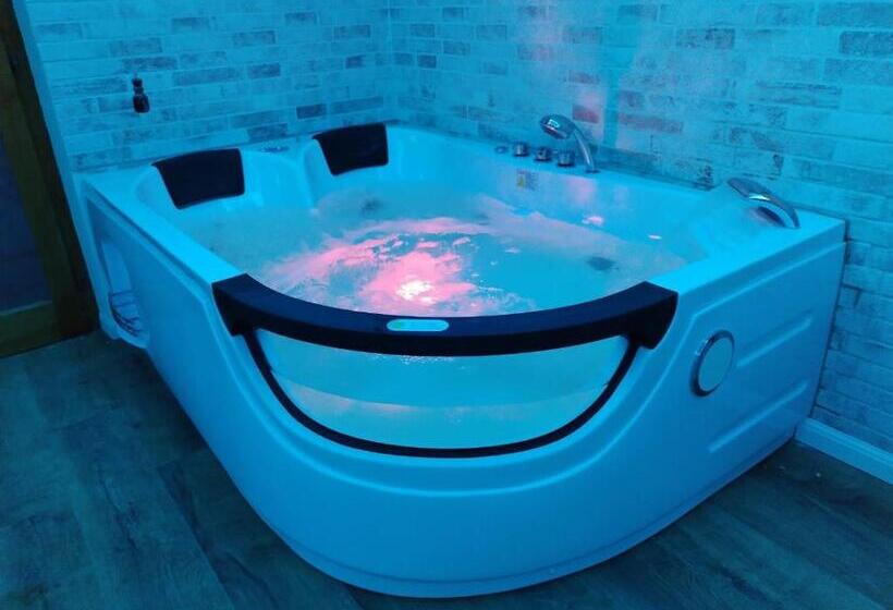 Номер Стандарт с Гидромассажем, Royal Retreat