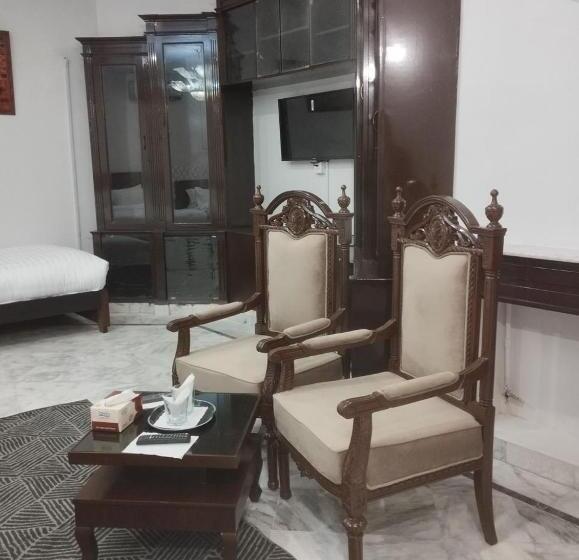 Deluxe Room Mountain View, Trail Residency Guest House