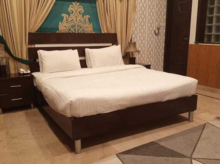 اتاق لوکس, Trail Residency Guest House