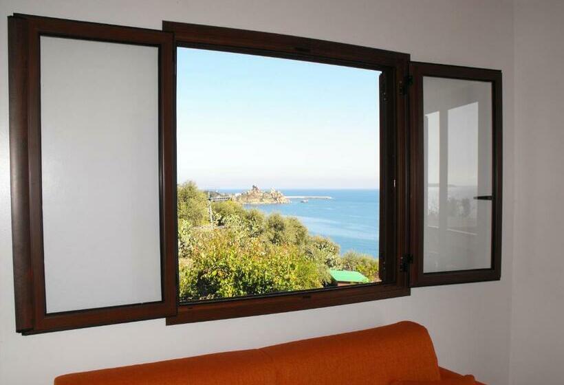 Pokój Czteroosobowy Standard, Mareblu