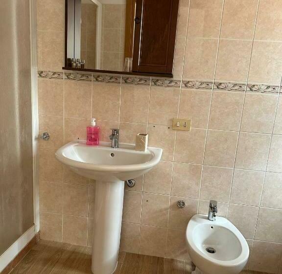 Pokój Czteroosobowy Standard, Mareblu