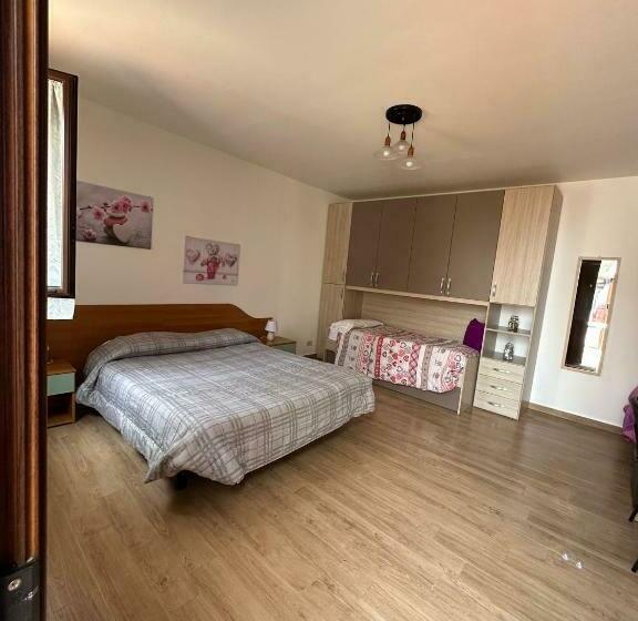 Pokój Czteroosobowy Standard, Mareblu