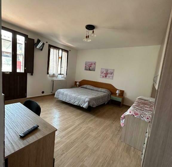 Pokój Czteroosobowy Standard, Mareblu