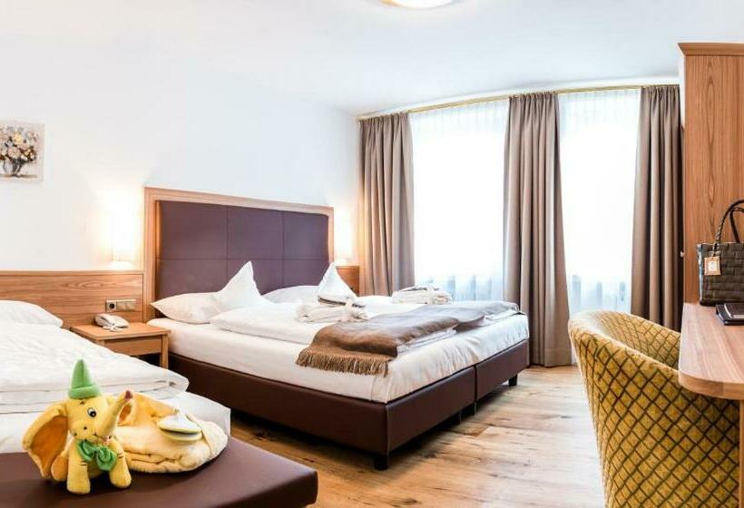 חדר משפחתי, Family Hotel Posta